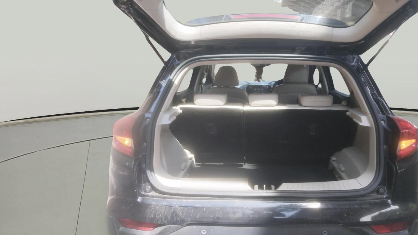 2020 Mahindra XUV300 W8 (O) 1.2 PETROL, Petrol, Manual, 1,50,433 km, exterior