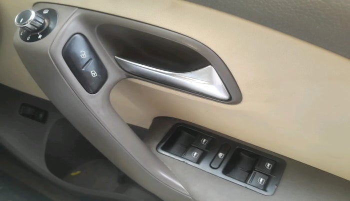 2011 Volkswagen Vento HIGHLINE 1.6 MPI, Petrol, Manual, 91,027 km, interior