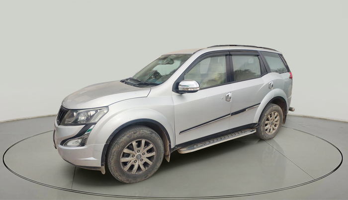 2016 Mahindra XUV500 W8 AT, Diesel, Automatic, 2,16,405 km, exterior