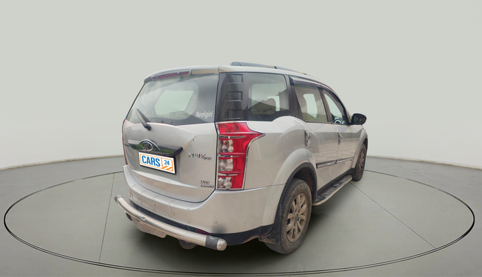 2016 Mahindra XUV500 W8 AT, Diesel, Automatic, 2,16,405 km, exterior