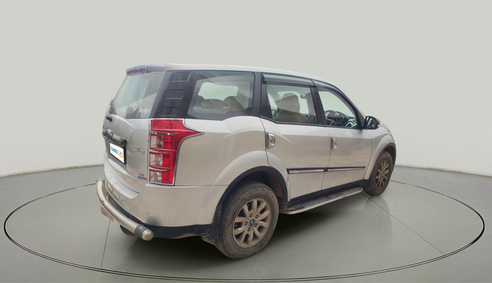 2016 Mahindra XUV500 W8 AT, Diesel, Automatic, 2,16,405 km, exterior