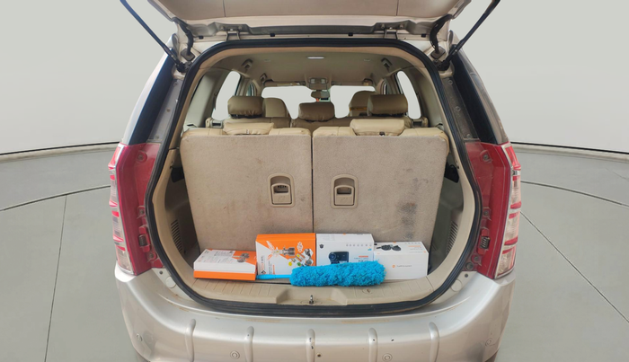 2016 Mahindra XUV500 W8 AT, Diesel, Automatic, 2,16,405 km, exterior