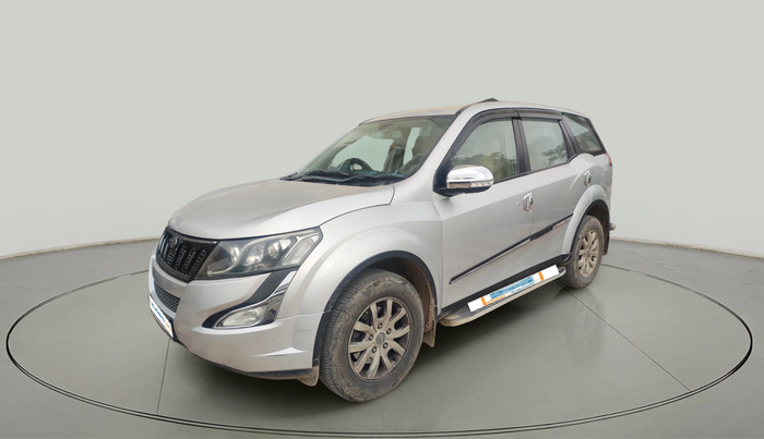 2016 Mahindra XUV500 W8 AT, Diesel, Automatic, 2,16,405 km, exterior