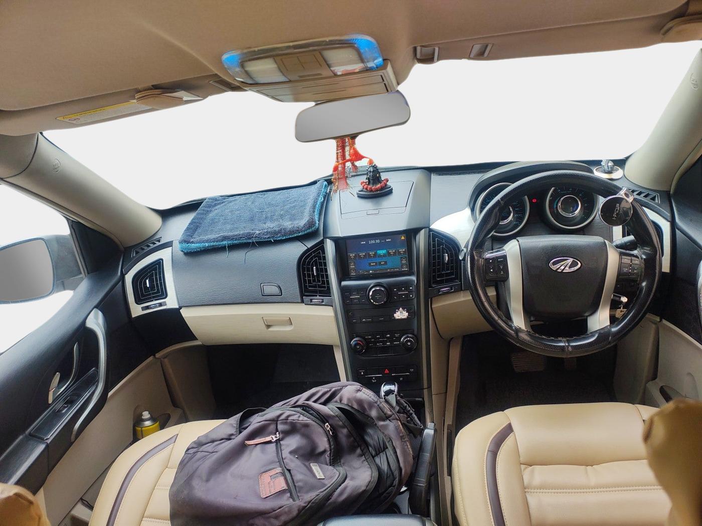 2016 Mahindra XUV500 W8 AT, Diesel, Automatic, 2,17,000 km, interior