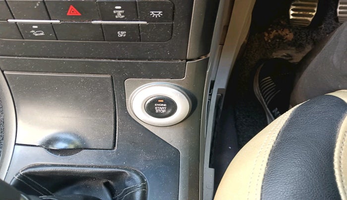 2016 Mahindra XUV500 W10 1.99, Diesel, Manual, 1,23,000 km, interior