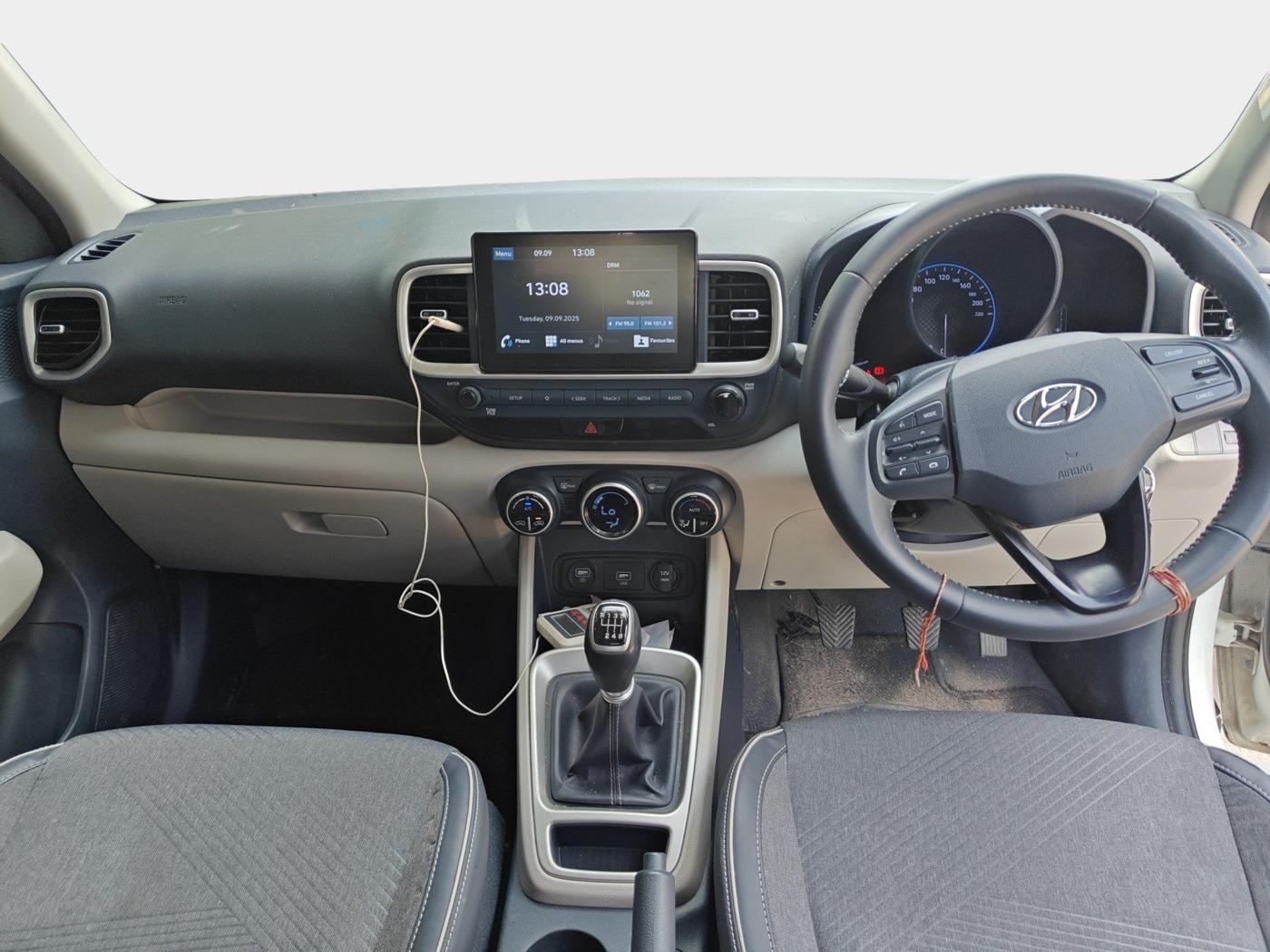 2020 Hyundai VENUE SX 1.0 TURBO DUAL TONE, Petrol, Manual, 54,004 km, interior