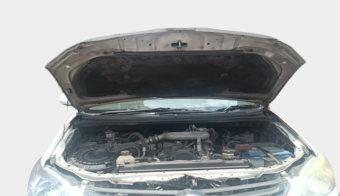 2012 Toyota Innova GX 2.5 8 STR, Diesel, Manual, 1,82,973 km, exterior