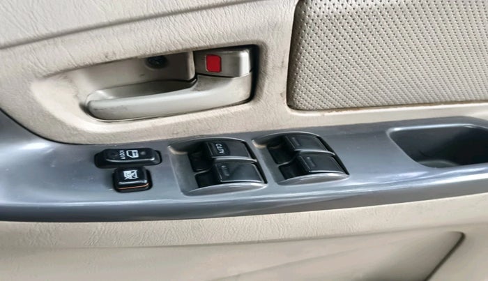 2014 Toyota Innova 2.5 GX 7 STR, Diesel, Manual, 70,018 km, interior