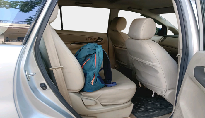 2014 Toyota Innova 2.5 GX 7 STR, Diesel, Manual, 70,018 km, interior