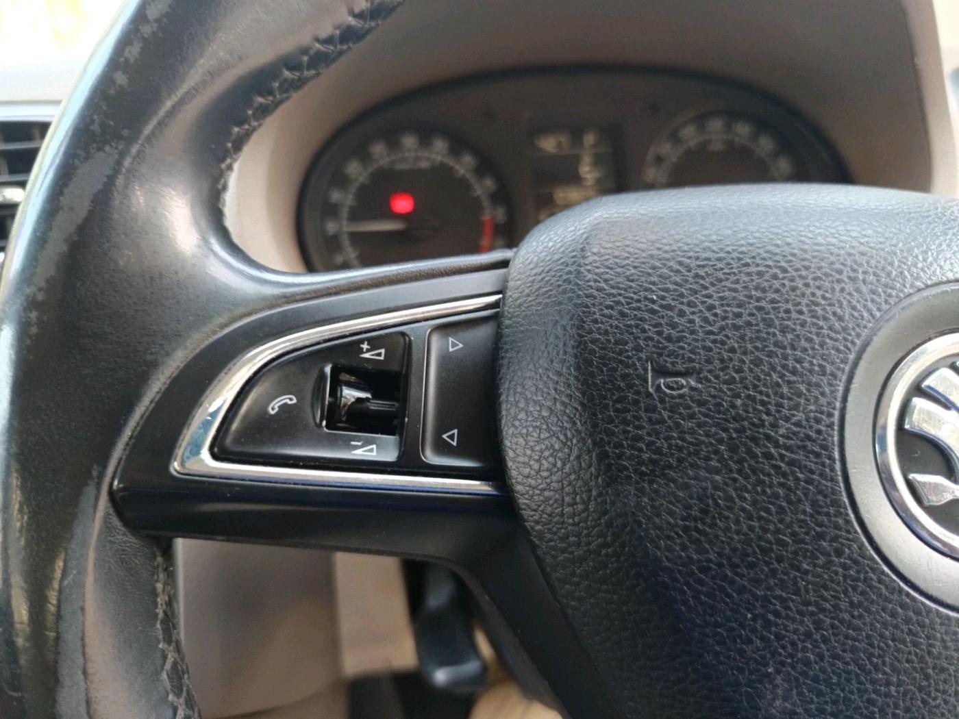2015 Skoda Rapid 1.5 TDI CR ELEGANCE AT, Diesel, Automatic, 1,03,829 km, interior