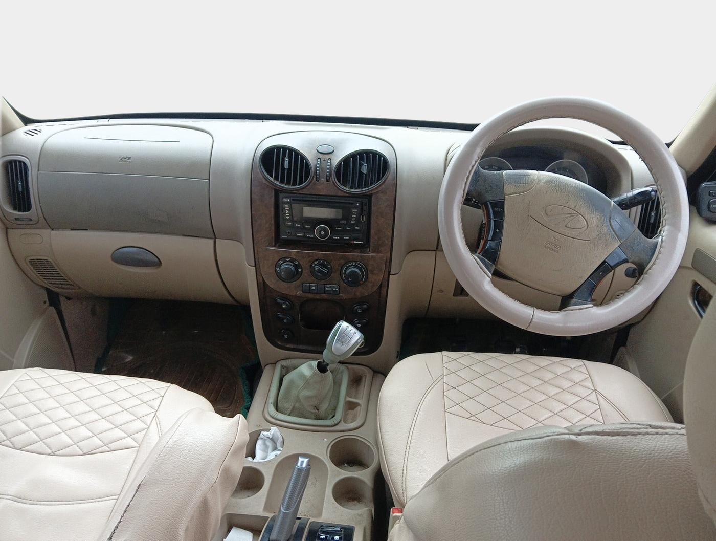 2013 Mahindra Scorpio VLX 2WD AIRBAG, Diesel, Manual, 1,48,000 km, interior