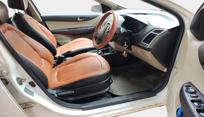 2013 Hyundai i20 SPORTZ 1.4 AT, Petrol, Automatic, 80,492 km, interior