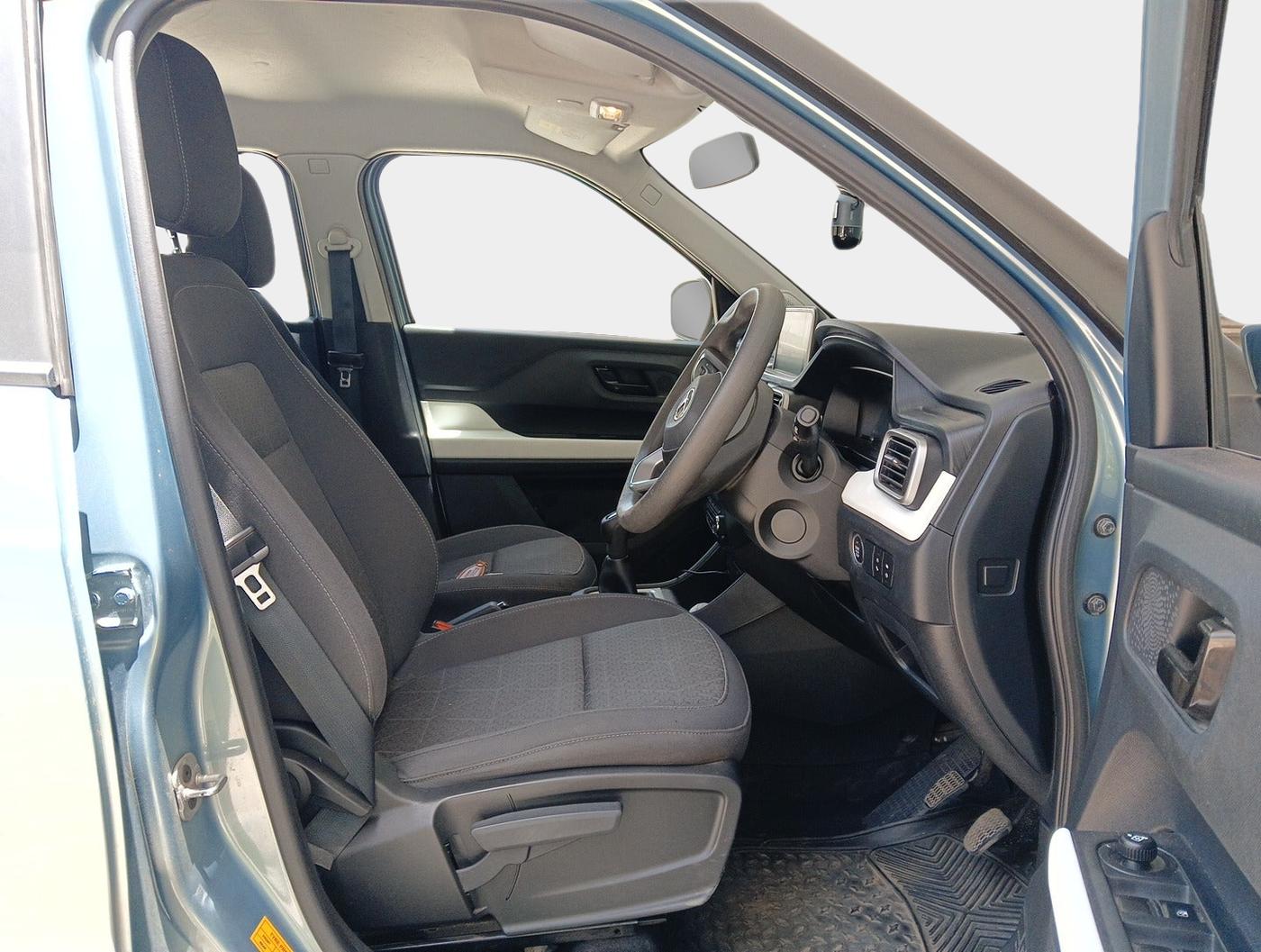 2023 Tata PUNCH ACCOMPLISHED DAZZLE PACK MT, Petrol, Manual, 33,000 km, interior