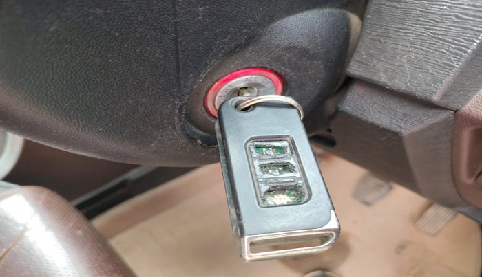 2015 Mahindra XUV500 W8, Diesel, Manual, 2,17,942 km, interior