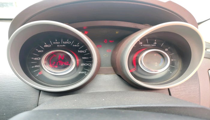 2015 Mahindra XUV500 W8, Diesel, Manual, 2,17,942 km, interior