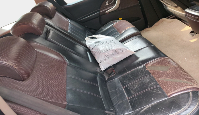 2015 Mahindra XUV500 W8, Diesel, Manual, 2,17,942 km, interior