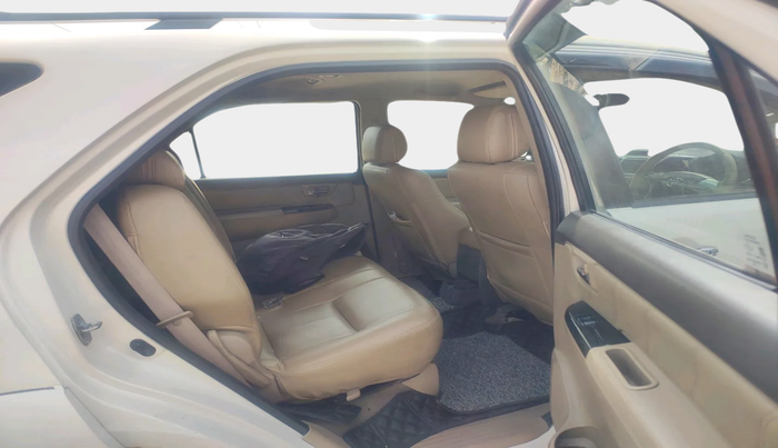 2013 Toyota Fortuner 3.0 4X2 AT, Diesel, Automatic, 1,48,986 km, interior