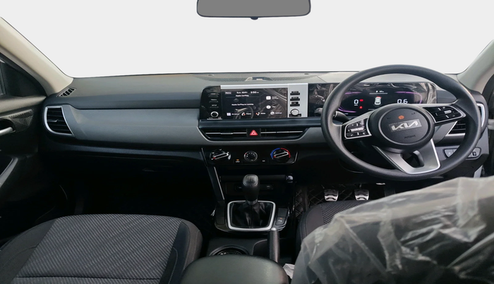 2024 KIA SELTOS  HTK 1.5 PETROL MT, Petrol, Manual, 7,100 km, interior