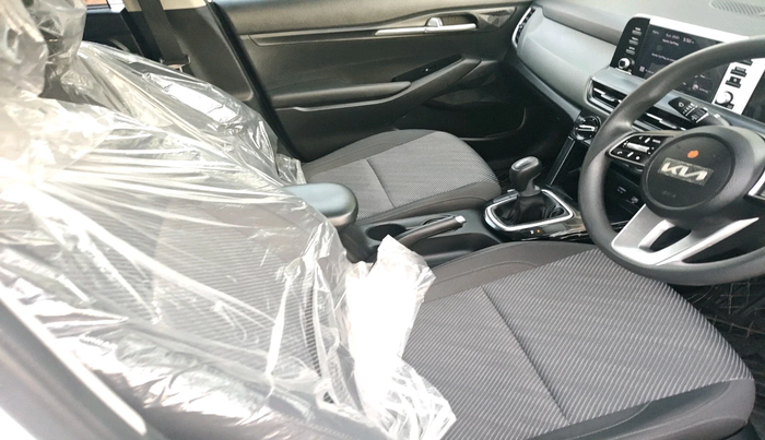 2024 KIA SELTOS  HTK 1.5 PETROL MT, Petrol, Manual, 7,100 km, interior