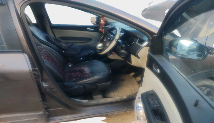 2022 Renault TRIBER RXZ, Petrol, Manual, 46,966 km, interior