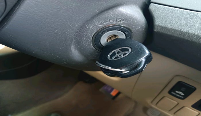 2013 Toyota Fortuner 3.0 4X2 AT, Diesel, Automatic, 1,19,657 km, interior