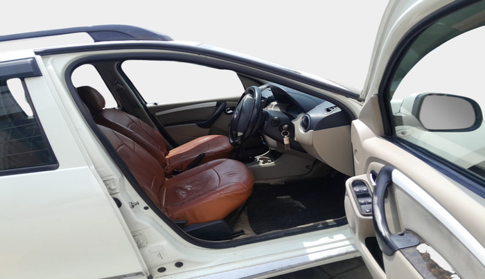 2014 Nissan Terrano XL (D), Diesel, Manual, 1,95,166 km, interior