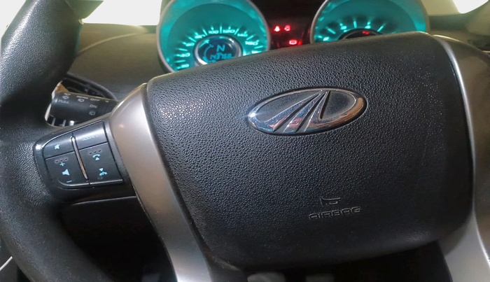 2018 Mahindra XUV500 W7, Diesel, Manual, 1,43,768 km, interior