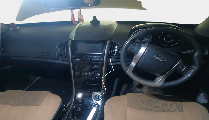2018 Mahindra XUV500 W7, Diesel, Manual, 1,43,768 km, interior