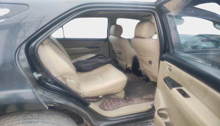 2014 Toyota Fortuner 3.0 4X2 MT, Diesel, Manual, 1,33,720 km, interior