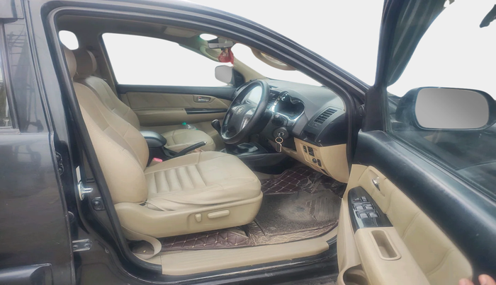 2014 Toyota Fortuner 3.0 4X2 MT, Diesel, Manual, 1,33,720 km, interior