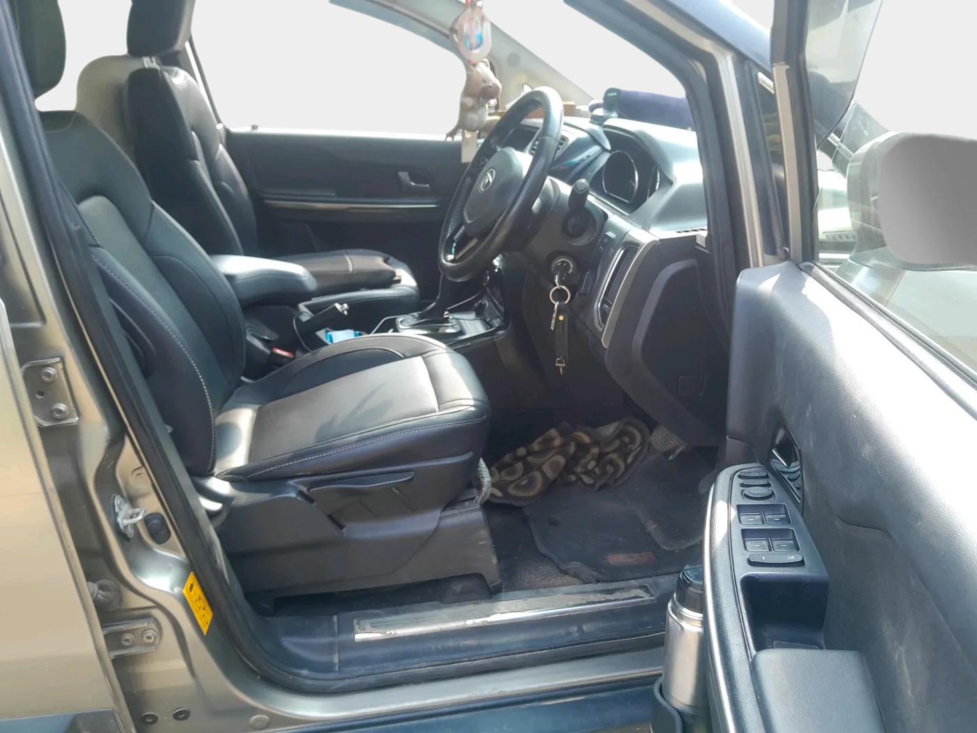 2019 Tata Hexa XTA 4X2 6 STR, Diesel, Automatic, 1,47,807 km, interior