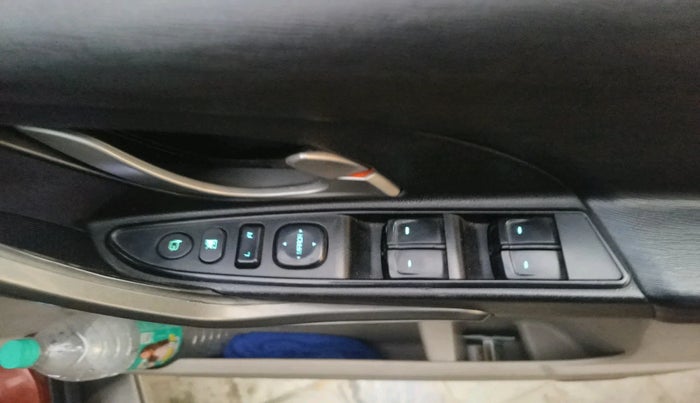 2016 Mahindra XUV500 W10 AT 1.99, Diesel, Automatic, 1,44,986 km, interior