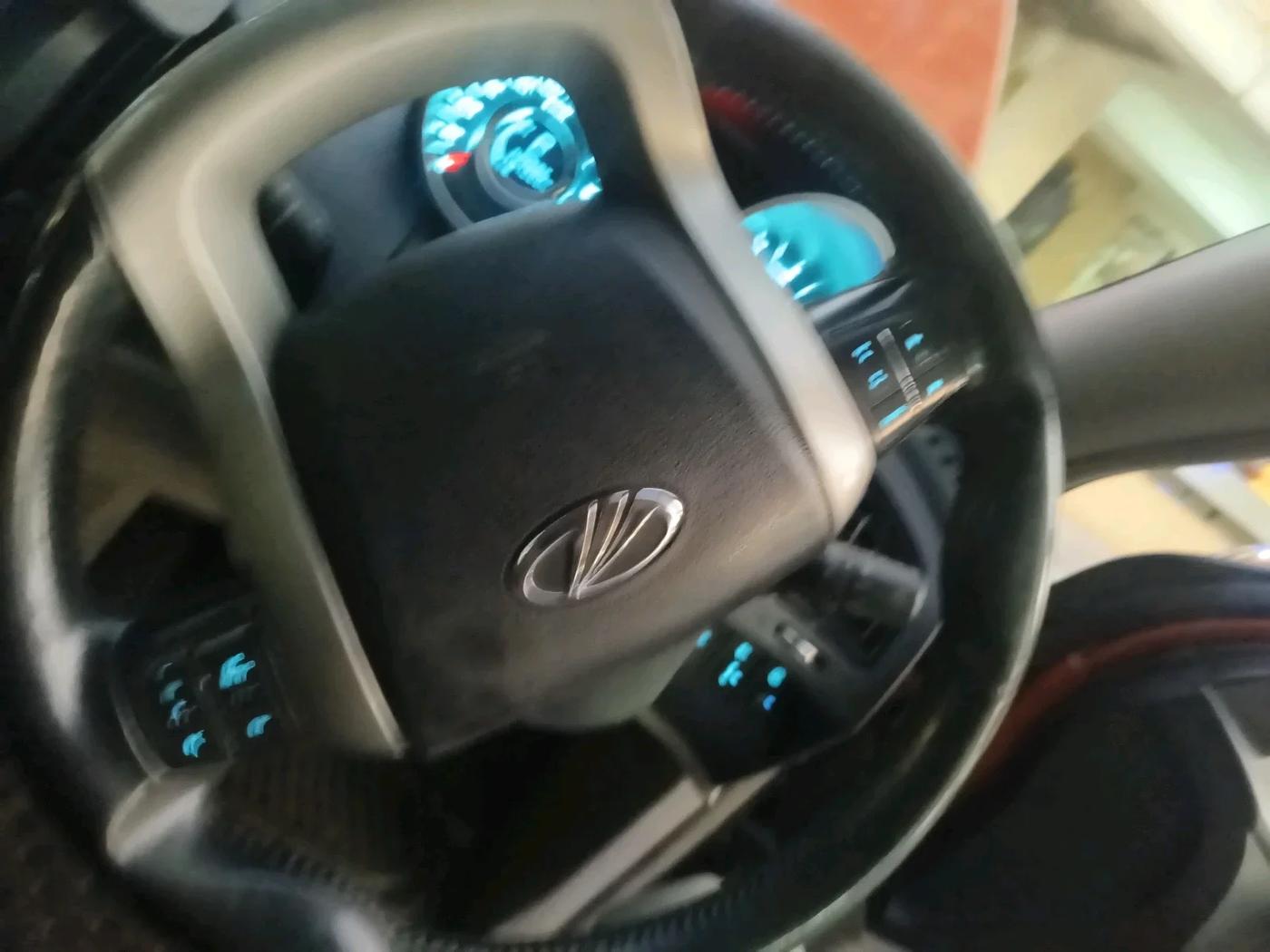 2016 Mahindra XUV500 W10 AT 1.99, Diesel, Automatic, 1,44,986 km, interior