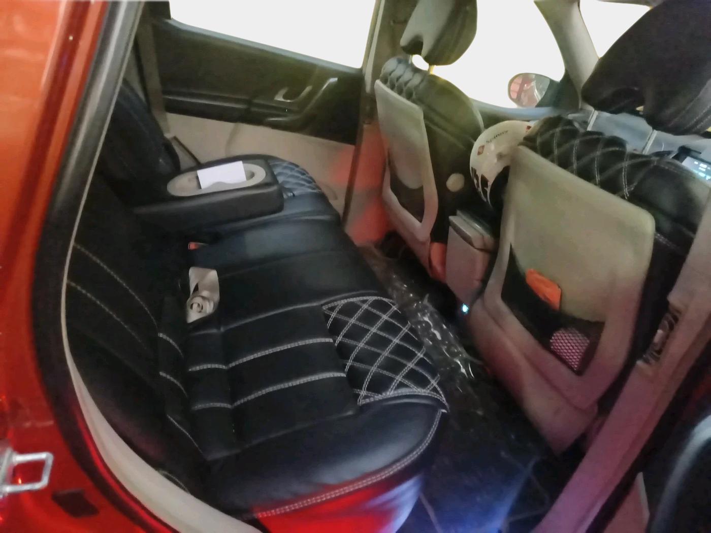 2016 Mahindra XUV500 W10 AT 1.99, Diesel, Automatic, 1,44,986 km, interior