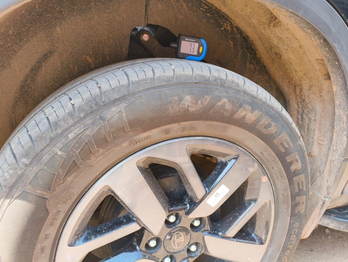 2024 Tata Harrier PURE PLUS S DARK EDITION AT, Diesel, Automatic, 15,514 km, tyre