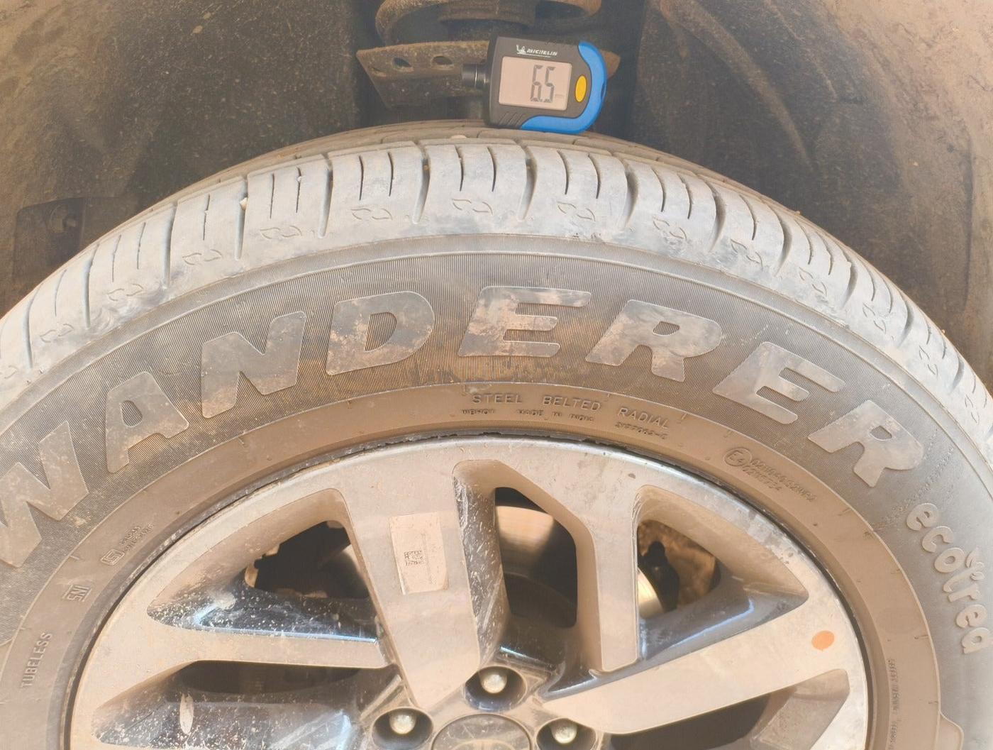 2024 Tata Harrier PURE PLUS S DARK EDITION AT, Diesel, Automatic, 15,514 km, tyre