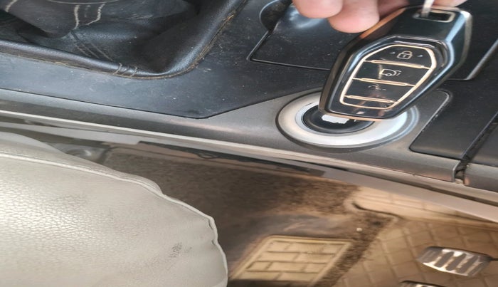 2016 Mahindra XUV500 W10, Diesel, Manual, 1,34,932 km, interior