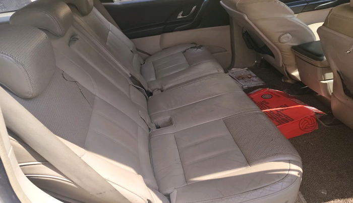 2016 Mahindra XUV500 W10, Diesel, Manual, 1,34,932 km, interior