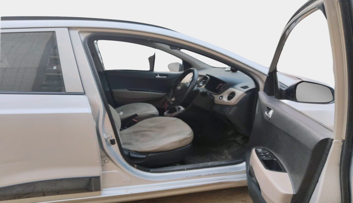 2013 Hyundai Grand i10 SPORTZ 1.2 KAPPA VTVT, Petrol, Manual, 1,15,347 km, interior