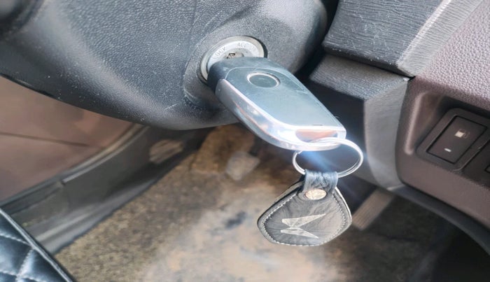 2014 Mahindra XUV500 W6, Diesel, Manual, 1,27,849 km, interior