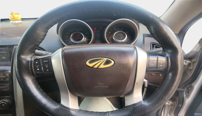 2014 Mahindra XUV500 W6, Diesel, Manual, 1,27,849 km, interior