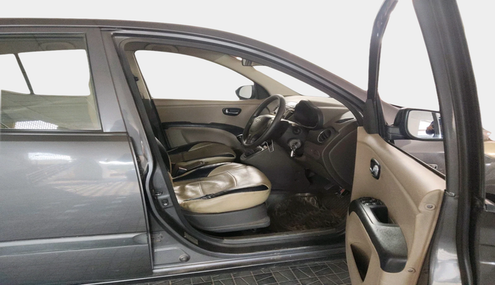 2011 Hyundai i10 MAGNA 1.2, Petrol, Manual, 64,710 km, interior