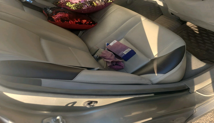 2010 Toyota Corolla petrol, Petrol, Automatic, 1,04,933 km, interior