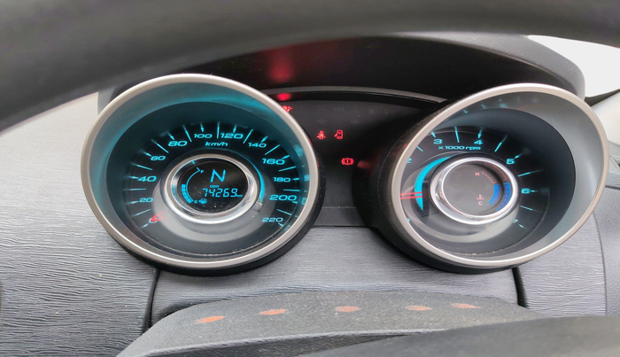 2019 Mahindra XUV500 W7, Diesel, Manual, 74,269 km, interior