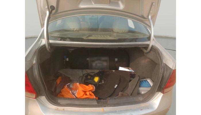 2011 Volkswagen Vento HIGHLINE 1.6 MPI, Petrol, Manual, 74,165 km, exterior