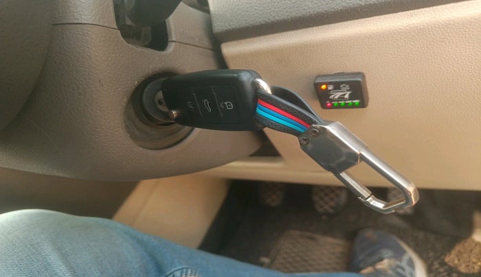 2011 Volkswagen Vento HIGHLINE 1.6 MPI, Petrol, Manual, 74,165 km, interior