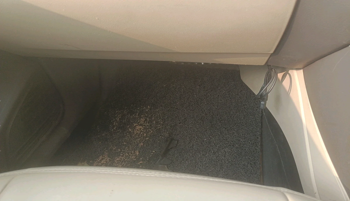 2011 Volkswagen Vento HIGHLINE 1.6 MPI, Petrol, Manual, 74,165 km, interior