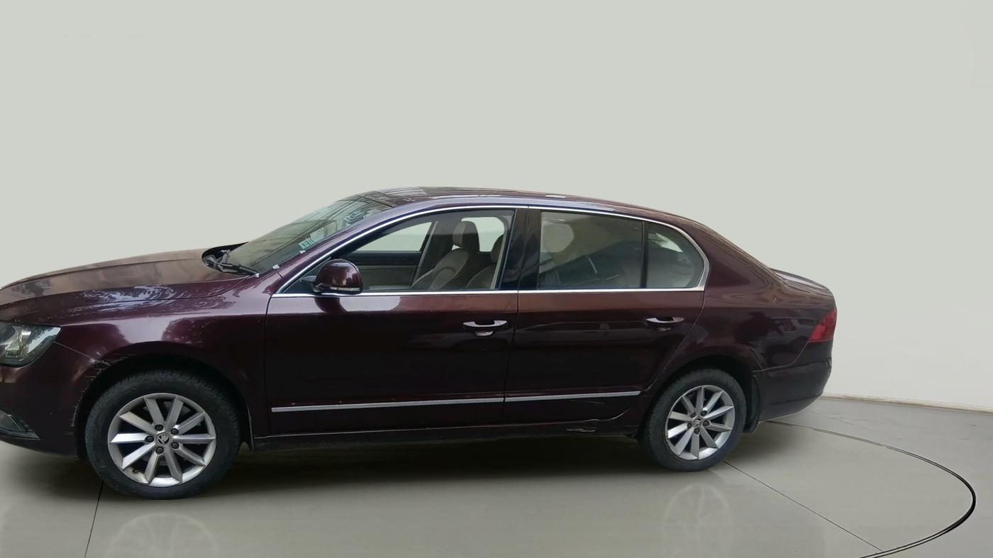 2014 Skoda Superb ELEGANCE 2.0 TDI CR AT, Diesel, Automatic, 1,35,322 km, exterior