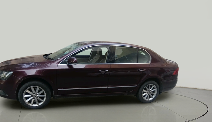 2014 Skoda Superb ELEGANCE 2.0 TDI CR AT, Diesel, Automatic, 1,35,322 km, exterior