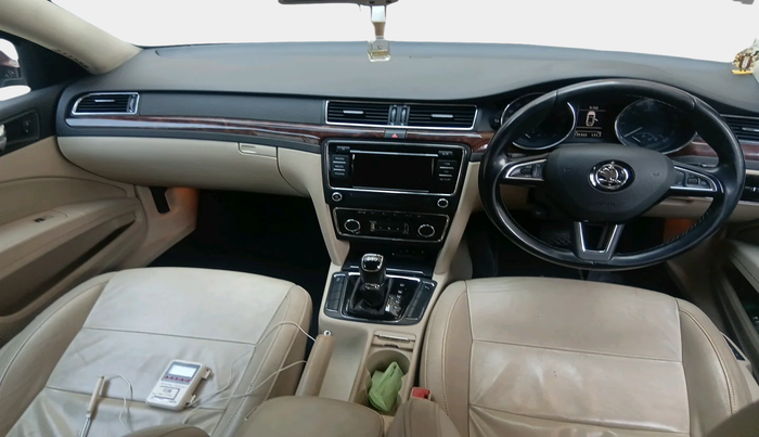 2014 Skoda Superb ELEGANCE 2.0 TDI CR AT, Diesel, Automatic, 1,35,322 km, interior